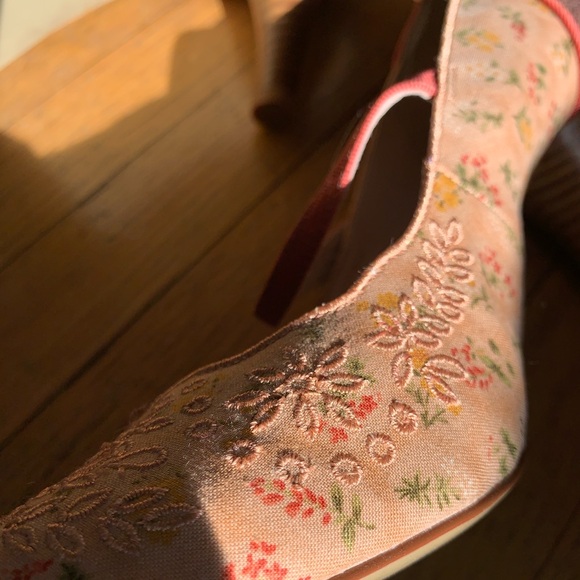 Rare Vintage Kensie Embroidered Rose Mary Janes💕❤️💕 with original box🤗 - Picture 4 of 12